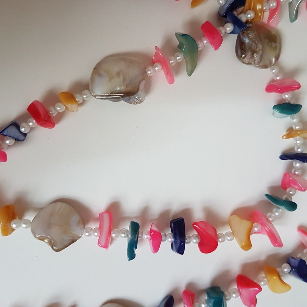 Multicolored Shell Necklace - Picture 3 of 3